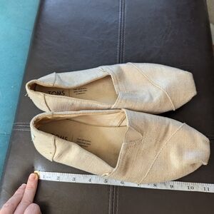 TOMS Women' Size 9 Beige Canvas Flats PreLoved Slip On Fall Neutral Normcore